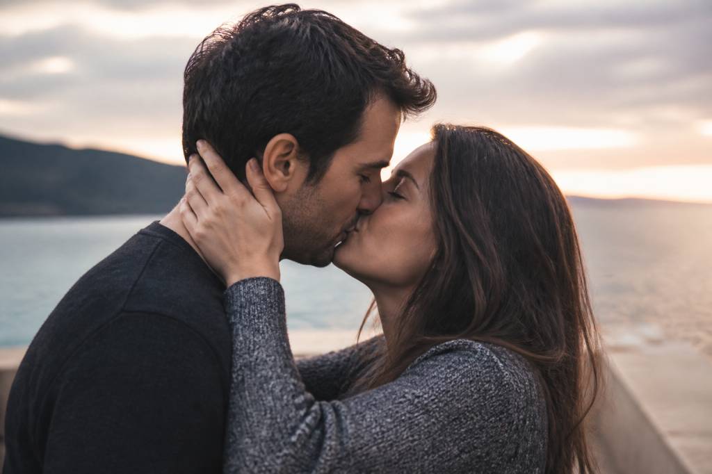 The 6 seconds kiss that can transform your relationship