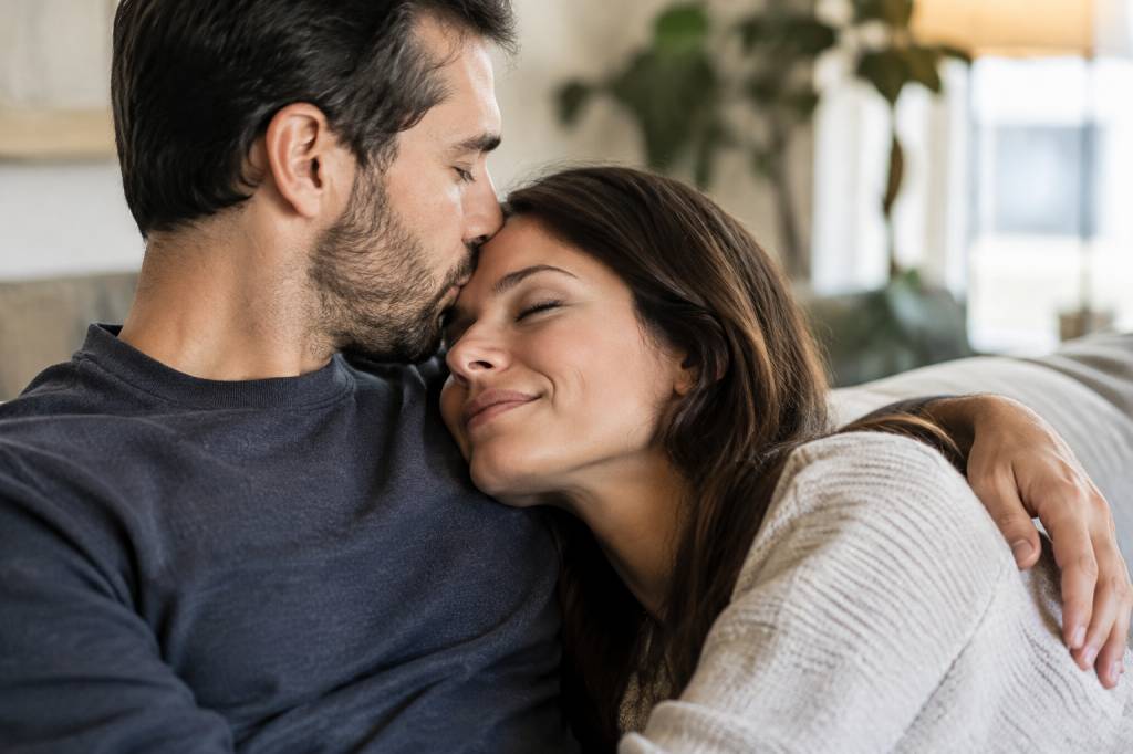 Holding the space: how emotional presence deepens intimacy in a relationship
